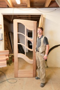 Wir stellen unsere Holztüren in der eigenen Werkstatt her